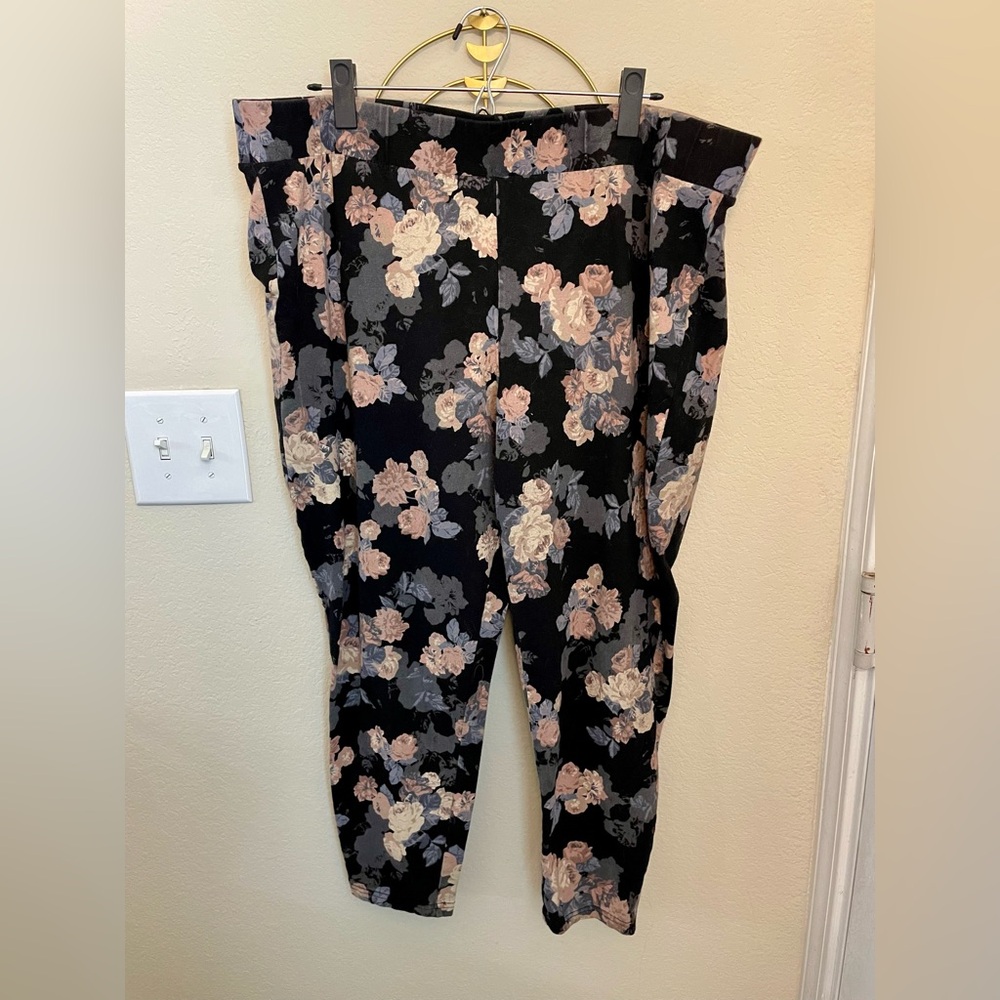 4X Torrid Black Floral Leggings